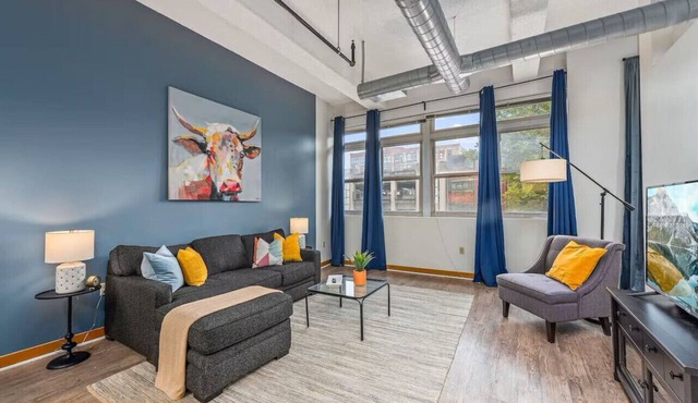 King Bed | Great Location