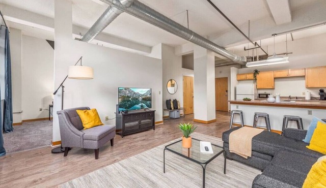 King Bed | Great Location+Amenities | Free Parking