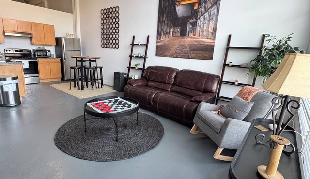 King Bed, Gym, Bike trail, Brewery on site!