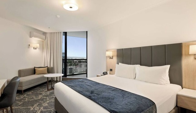 King Bed @ Higher Floors Beautiful View with Balcony CBD Brisbane