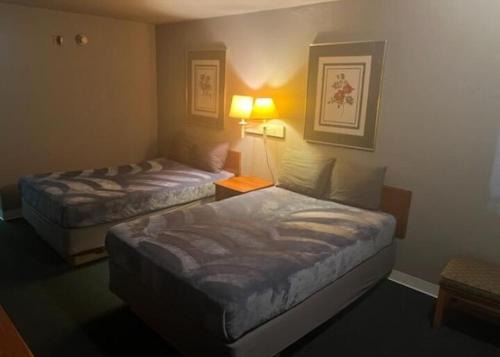 King Bed Hotel Studio 127