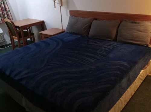 King Bed Hotel Studio 132