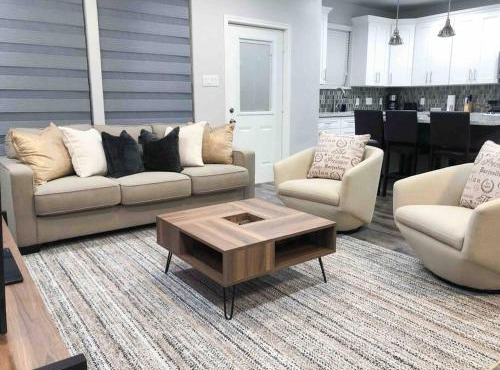 King bed in gated community, 1300 sqft home
