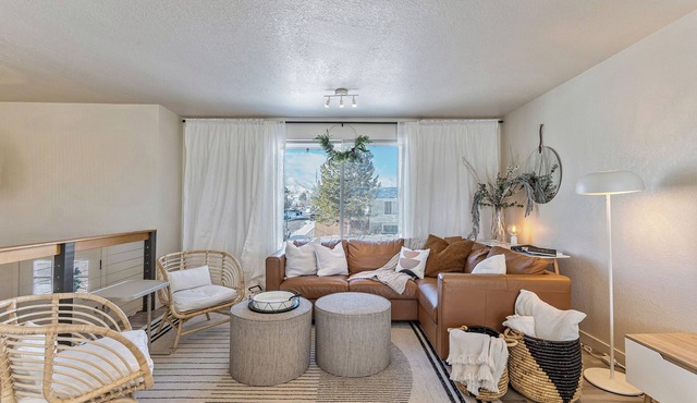 King Bed, Large Sectionals, Kids Area, Outdoor Living! Curated & Cozy Scandi!