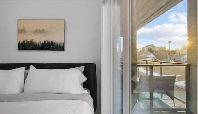 King Bed | Mins to Saddledome | Cgy Tower Views