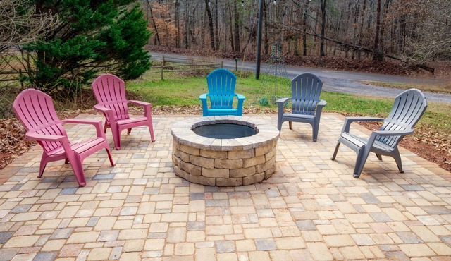 KING BED, Minutes to Lake, Pets Welcome, Fire Pit