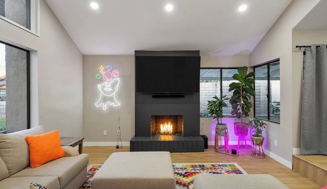 King Bed Modern Home Near Los Angeles