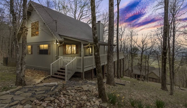 King Bed, Mountain Scenes, Hot Tub, Pet Friendly