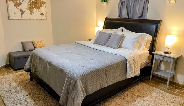 King Bed, Personal Parking & In-Unit Laundry!