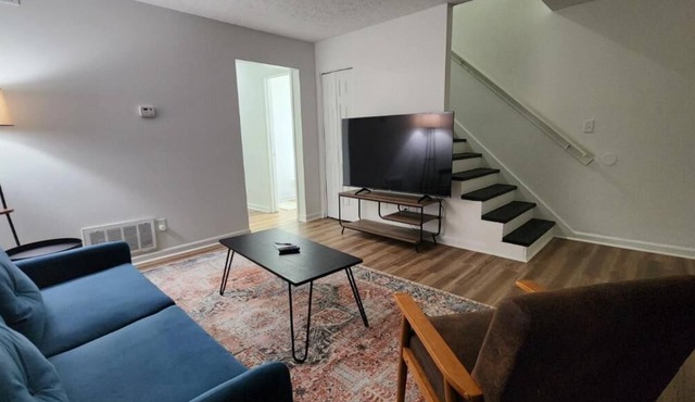 King Bed| Pet Friendly |2BR Townhome with Parking