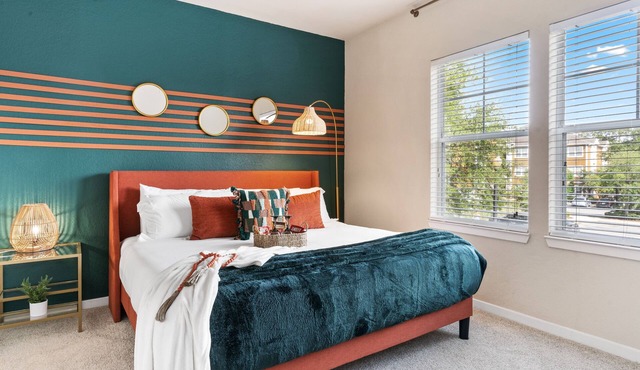 King Bed/Pool +FREE PARKING/Pool/Gym/Fast Wi-Fi