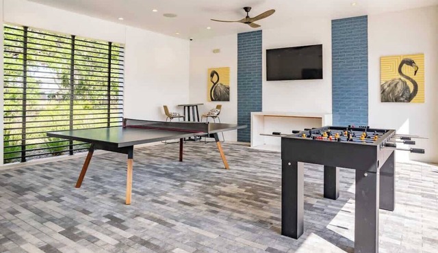 King Bed, Pool & Gym, Near Parks, Pets allowed