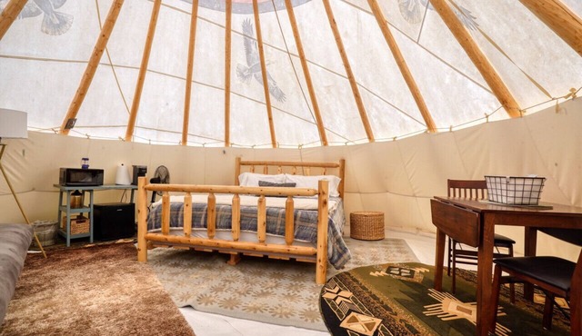 King Bed & Private Bath - Black Hills Eagle Tipi