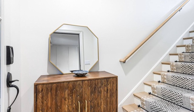King Bed | Private Garage |Your Summerhill Escape