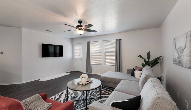 King Bed, Private Office, Free Parking
