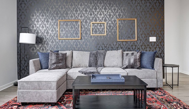 KING BED/QUEEN BED - 2BED/2BTH