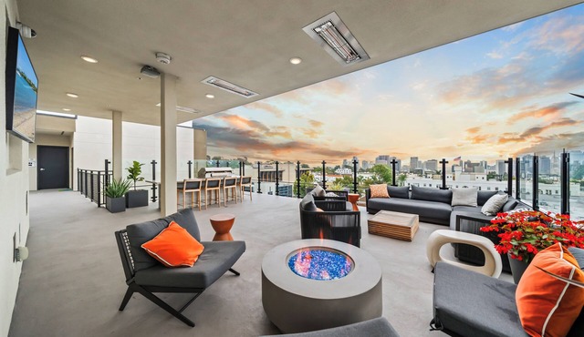 King Bed & Rooftop Views Prime Bankers Hill near Balboa Park