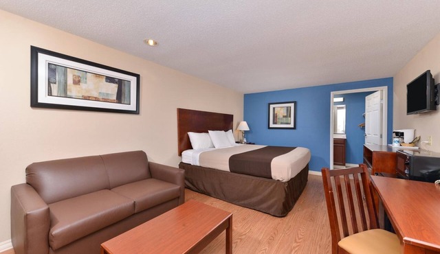 King Bed Room near Ohio Valley Plaza | Free Parking & Free Daily Breakfast