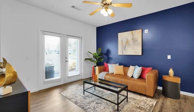 King Bed Salt Pool Luxe 1BR Gym Super Clean Vibe