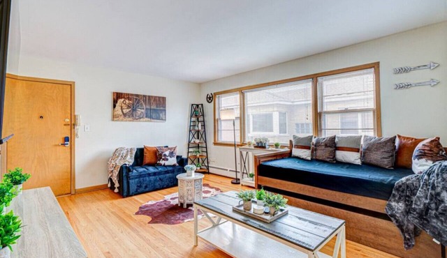 King Bed | Smart TV | Historic Location