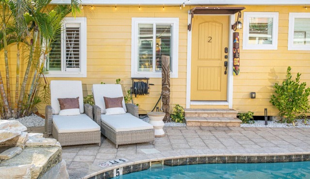 King Bed, Step to Madeira Beach, Heated Pool, Private