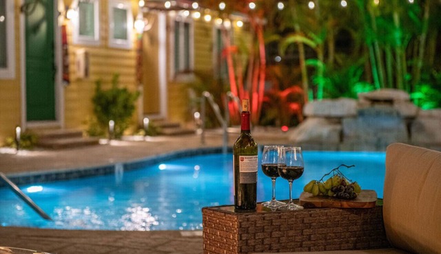 King Bed-Step to Madeira Beach-Heated Pool-Private