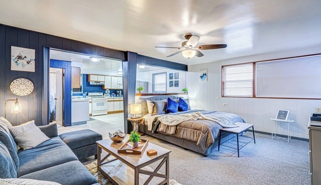 King Bed Studio | 60" HDTV | Safe | Close to Metra