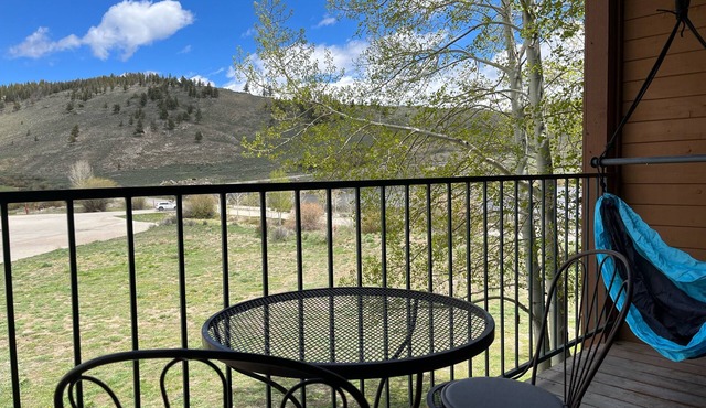 King Bed Studio- Resort Pool! Hot Tubs! Sleep 4! RMNP! Winterpark! Granby Ranch!