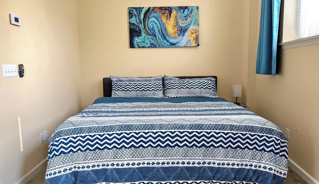 King Bed Studio- Walking Distance to SSM and Cardinal Glennon Hospitals