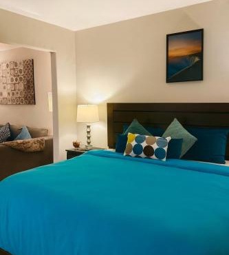 King Bed Suite with Pool and Hot Tub Access