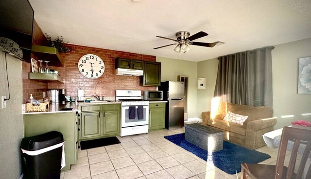 King Bed | Travel | Work | Dog Friendly