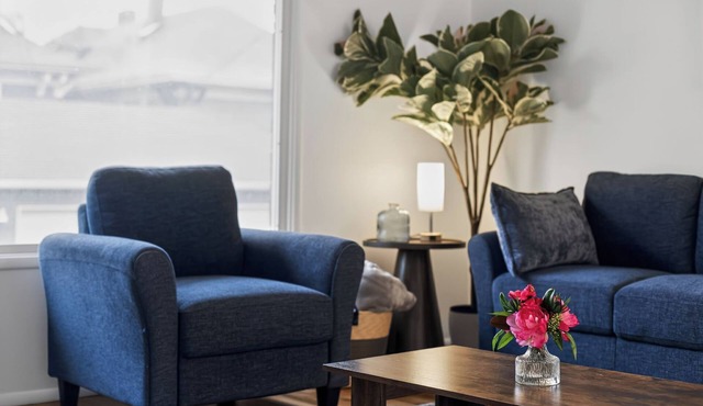 King Bed Walk to it all! Stadium District