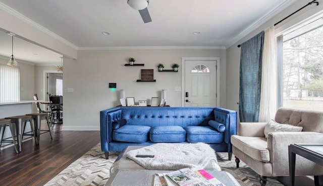 King Bed + Wine Fridge + WFH Workspace + Pets