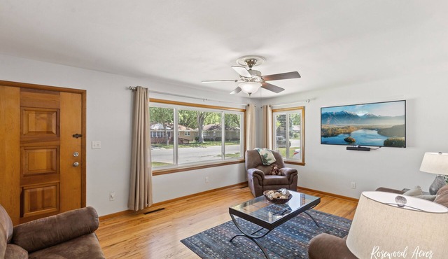 King Bed with fenced in backyard & Large 65" TV