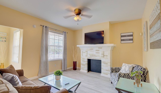 King Bed with Office, Close to TGH & UT in South Tampa, Hyde Park