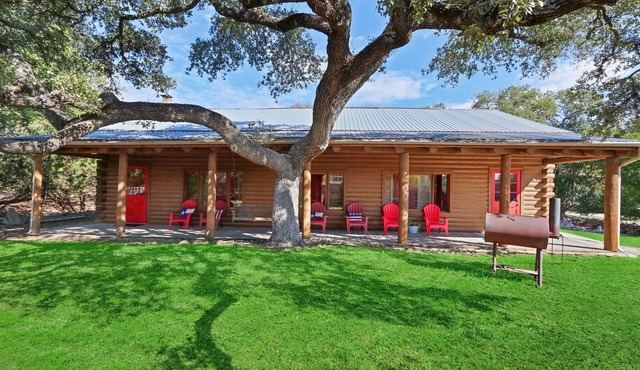 King Bed with Resort Pool and Firepit! Minutes from Downtown