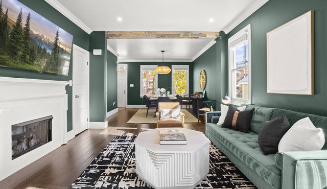 King Beds <> A Dashingly Bodacious Old Town Xcape