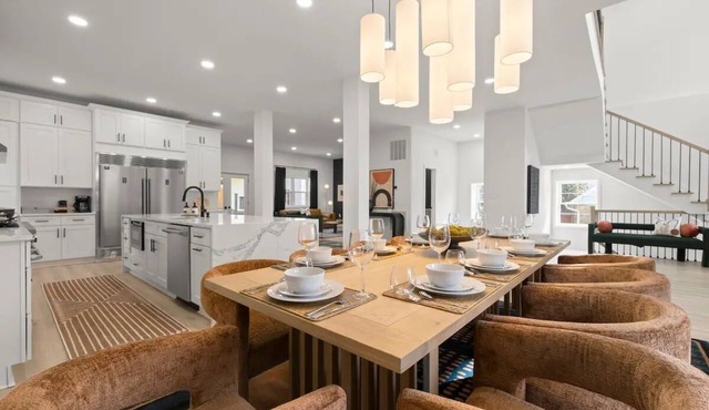 King Beds <> A Sumptuously Lavish Suite Xcape