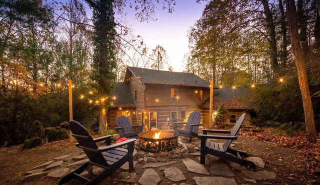 KING Beds Hot Tub - Fireplace - Ping Pong - Fire Pit