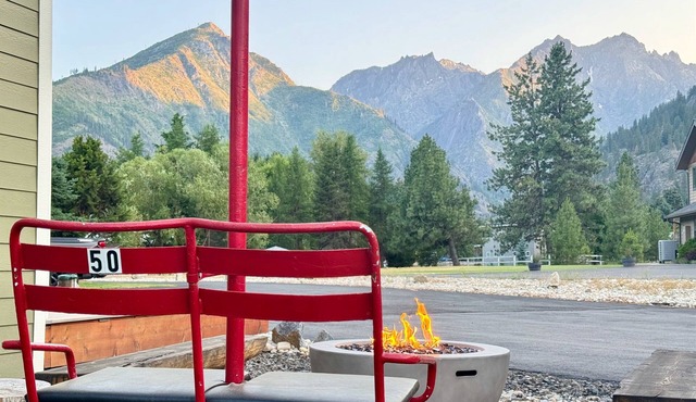 King Beds Hot Tub Views Fire Pit Fast WiFi