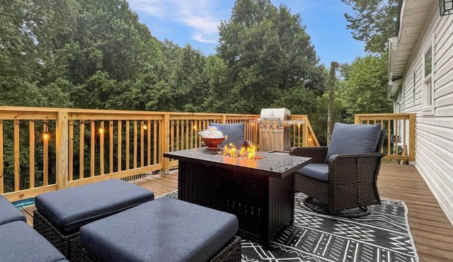 King beds, pet friendly, fenced in yard, with a pool!