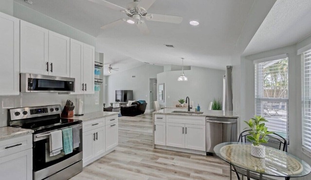 King Beds ~ Private Heated Pool ~ Grill ~ Patio