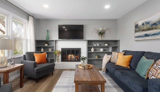 King Beds| Quiet & Walkable| Fenced Yard