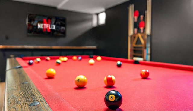 King Beds, Sleeps 11, *Entertainment Included!*