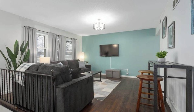 King Beds Walk to Shops Restos