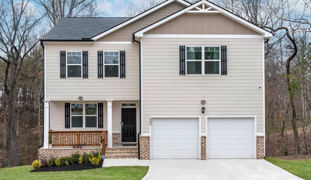 King Comfort + Gaming, Projector & Gym 10 Min to Airport 20 Min to Downtown!