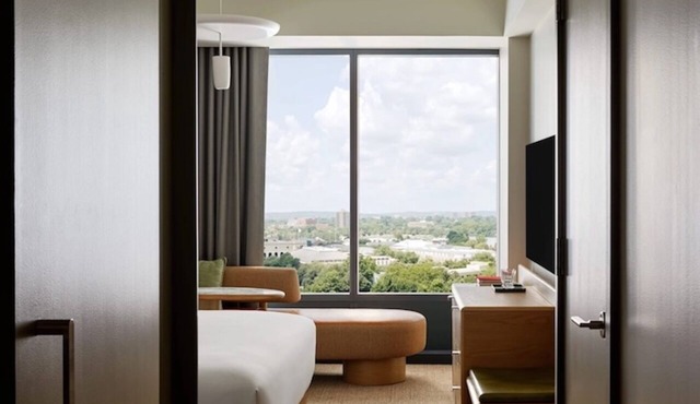King Corner Room with Boston Views | 0.4 Miles to Harvard Business School