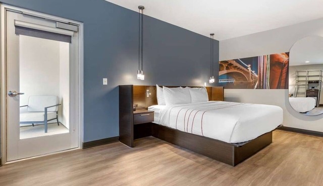 King Corner Stay Near Phoenix Zoo & Old Town Scottsdale | with Outdoor Pool