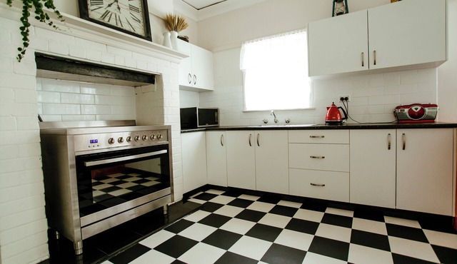 King Cottage Wilberforce - Pet Friendly (Outside Only)