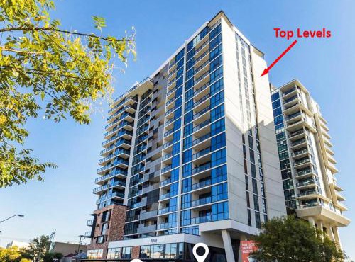 King Deluxe on Franklin St with Pool, Gym, Sauna, Cafe, Wifi